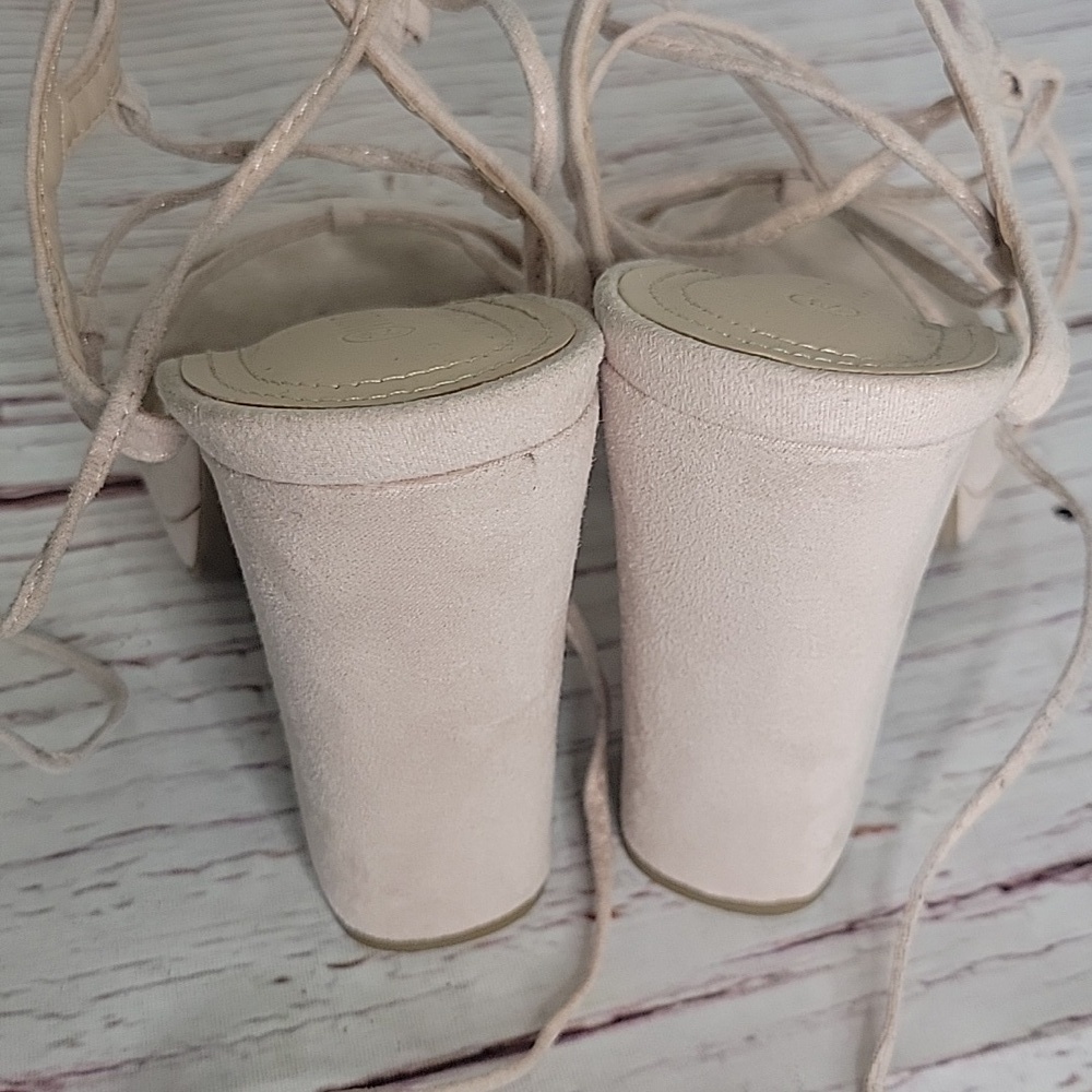 WILD DIVA Beige Suede Platform Platform Sandals Size 7.5 - Picture 4 of 7